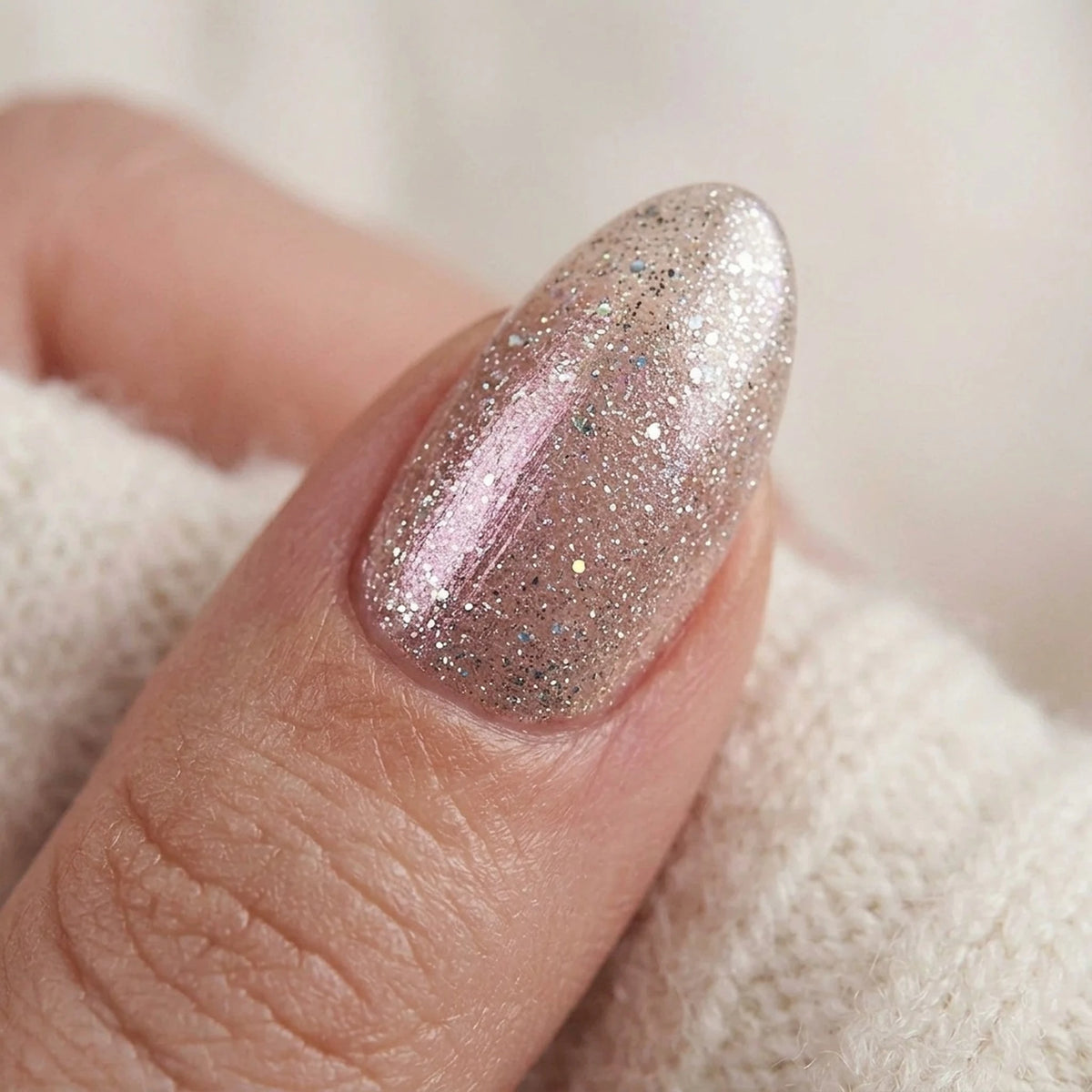 Faux ongles Candy Chrome, gros plan sur la finition
