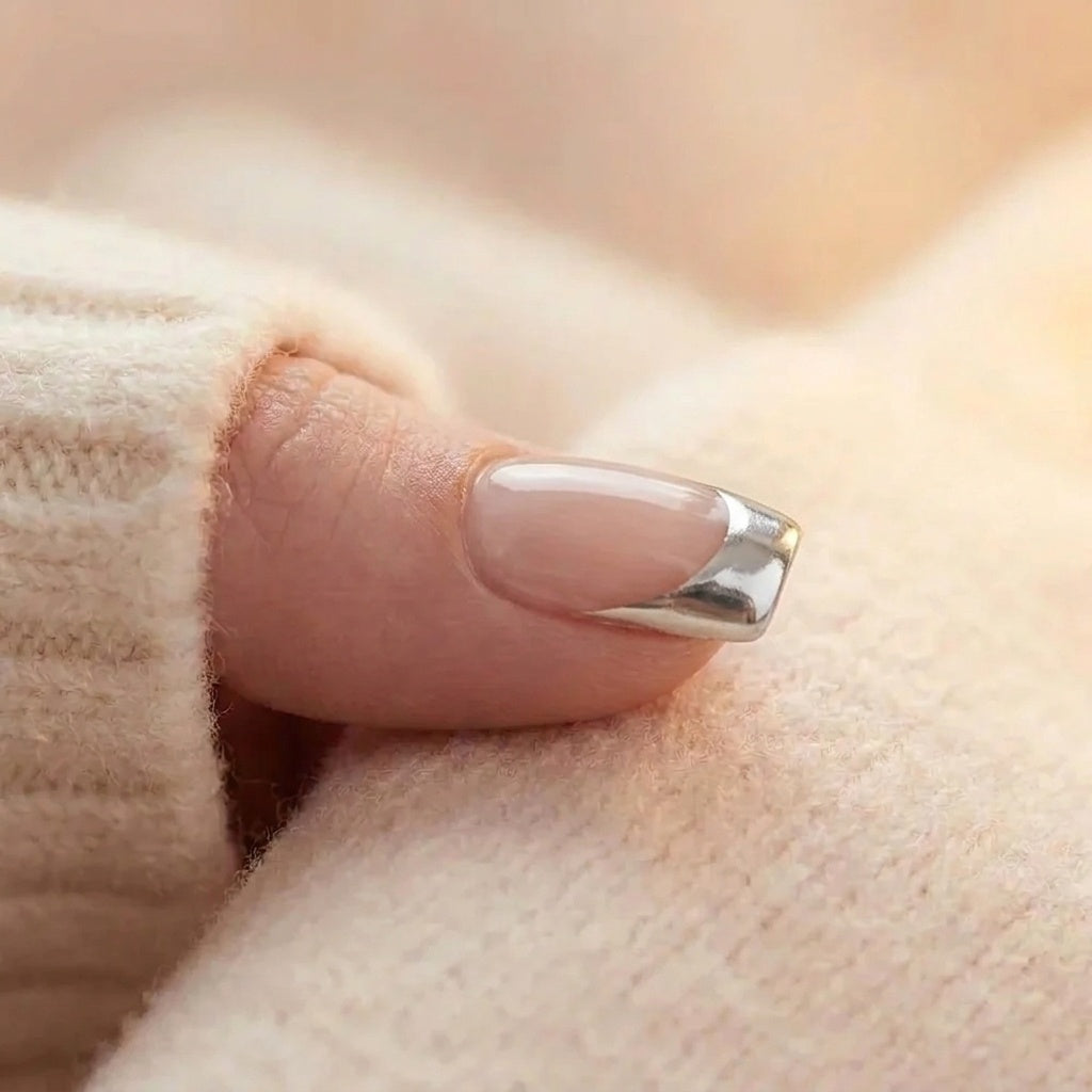 Fancy French – faux ongles, gros plan sur l'ongle