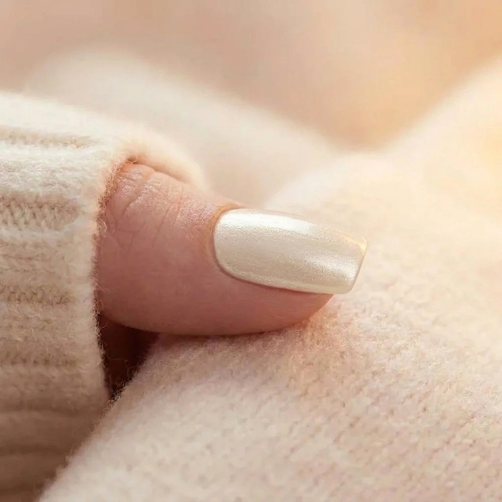 Pure Pearl – faux ongles, gros plan sur l'ongle