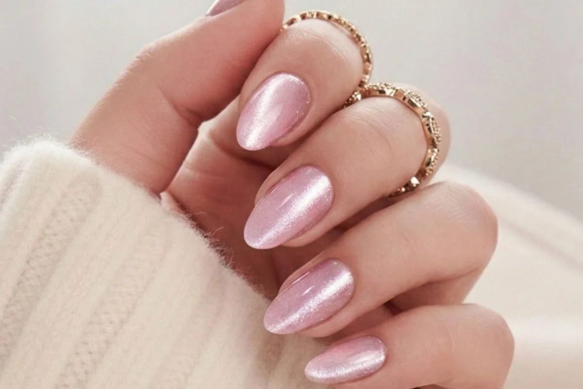 Powder Puff cat eye press-on naglar med skimrande djup finish