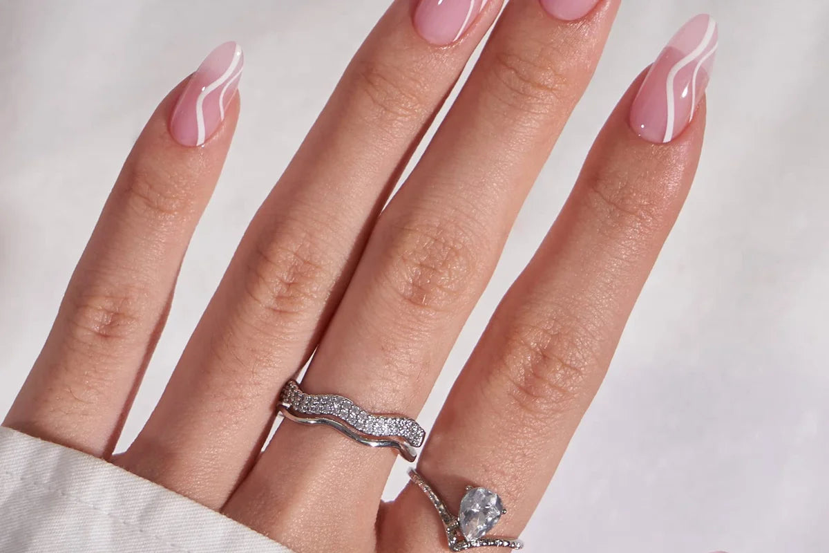 Snygg nageldesign med press-on naglar