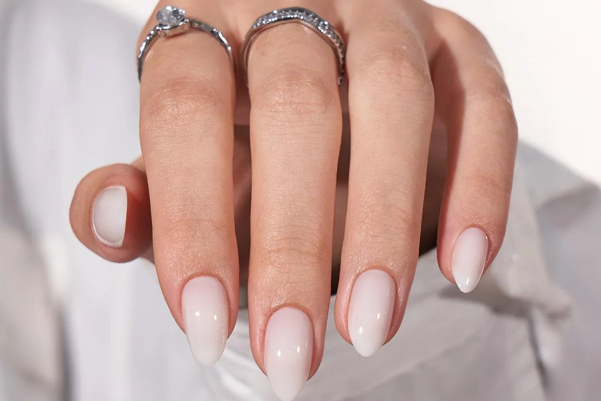 Snygg nageldesign med press-on naglar