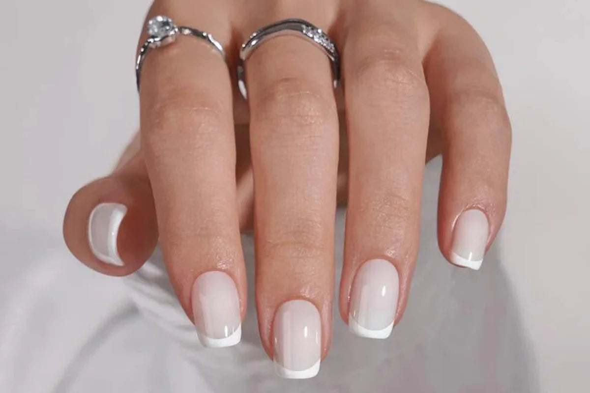 Fransk manikyr hemma – klassisk elegans med press-on naglar från XNails