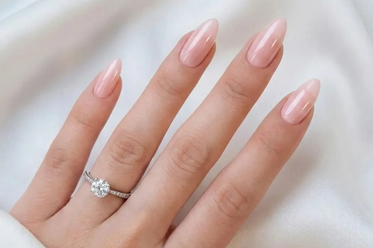 Press-on naglar med hållbar nageldesign