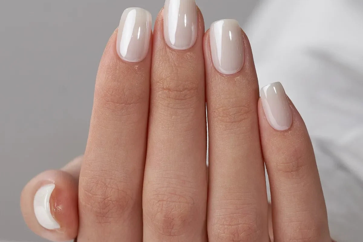 Akryl, gelé eller dip powder – jämför nagelförlängning mot XNails press-on naglar