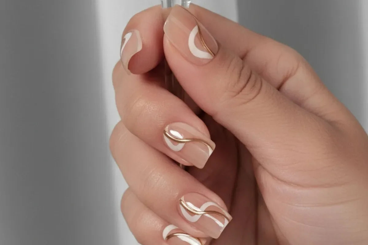 Vitaminbrist och naglar – känn igen tecknen och stärk med XNails press-on
