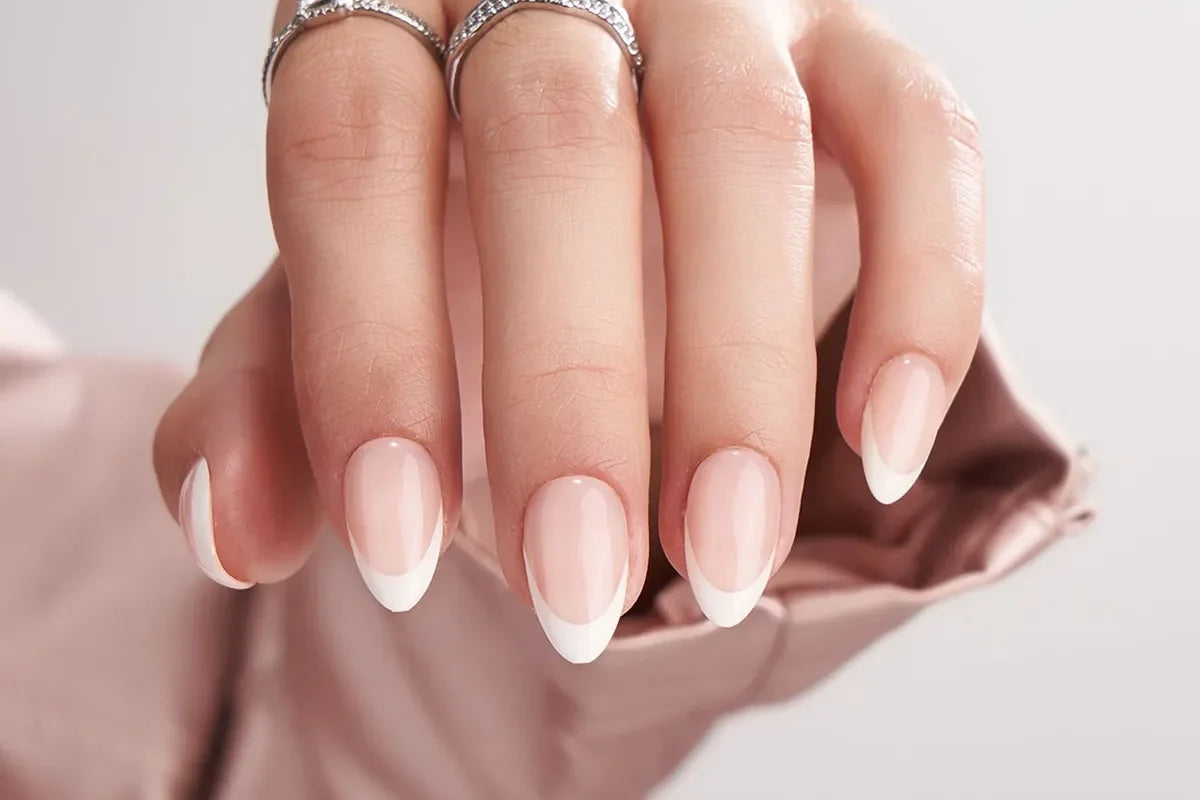 Press-on naglar med hållbar nageldesign