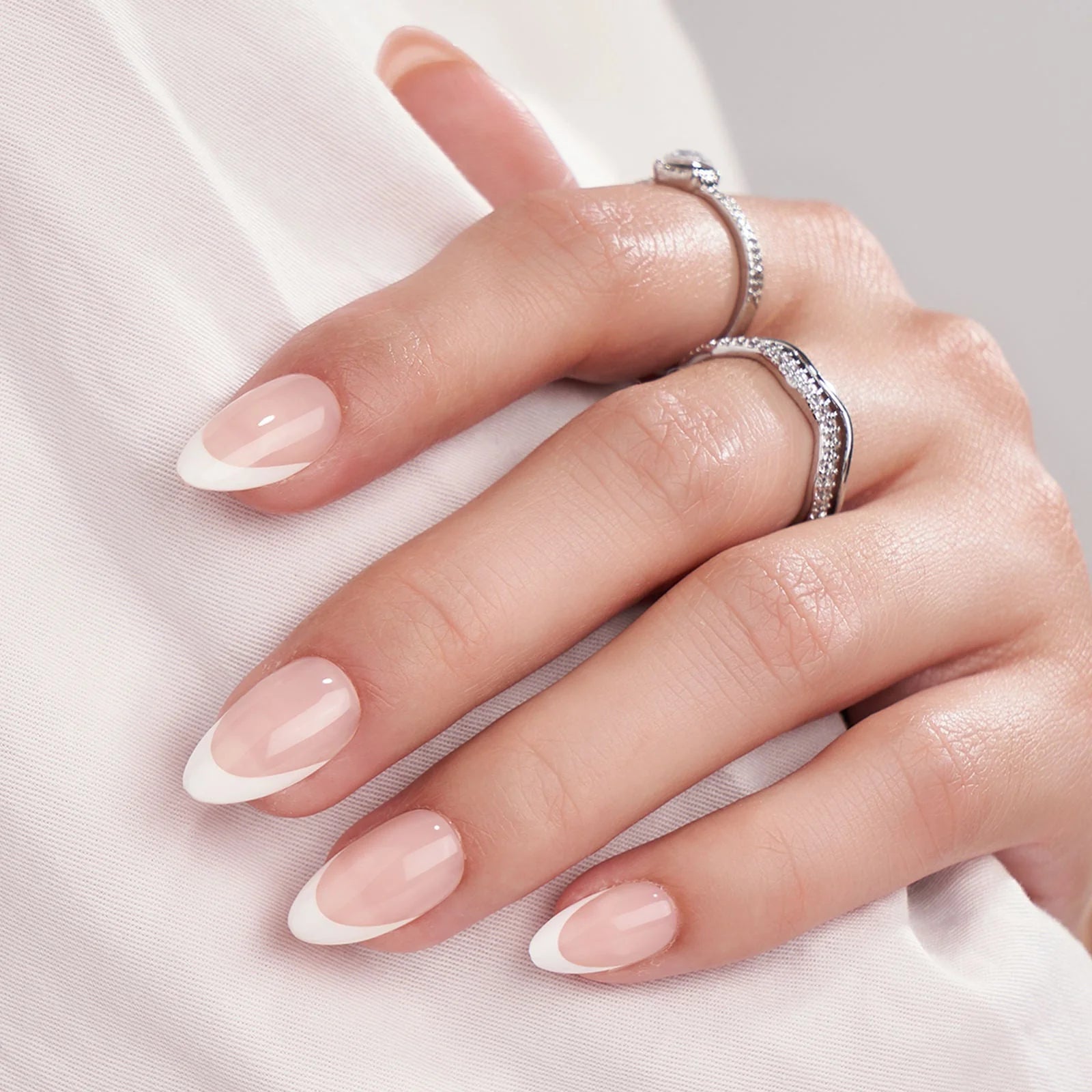 Angelic Aura mandelformade lösnaglar – fransk vit spets med naturlig nude bas