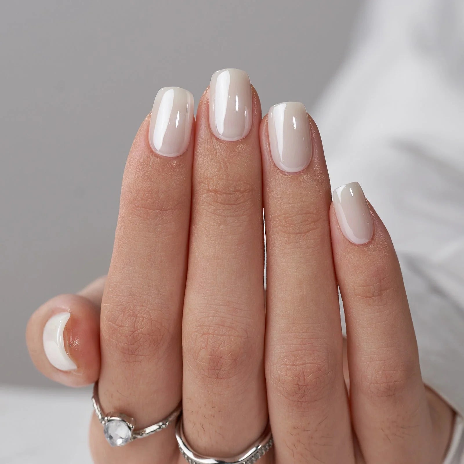 Pure Pearl square lösnaglar – kort kvadratisk form i mjölkig nude pearl