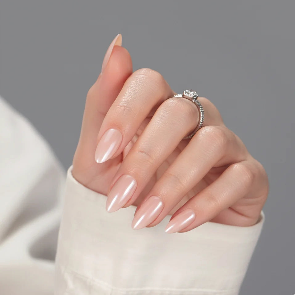Heavenly Halo mandelformade lösnaglar – nude pearl chrome med silverring i diamant