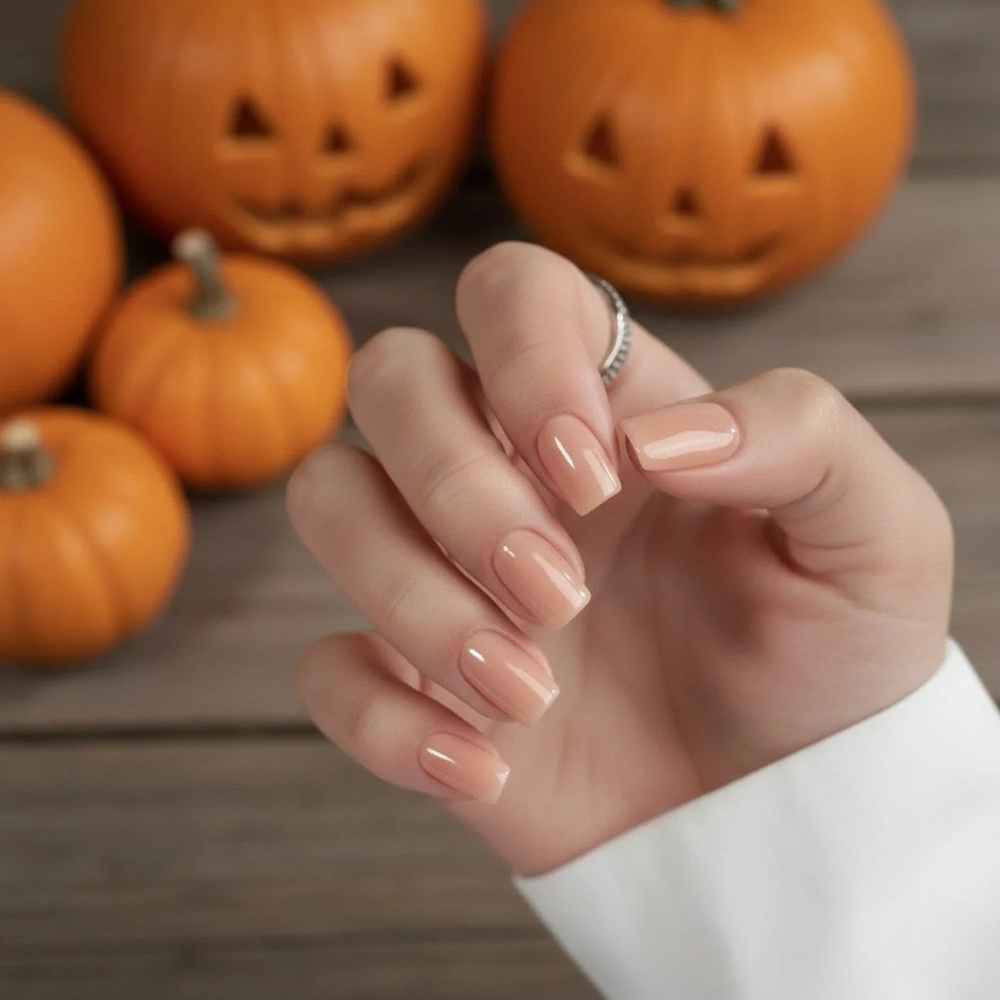 Honey Heaven press-on naglar höststyling – korta square nude naglar med pumpor