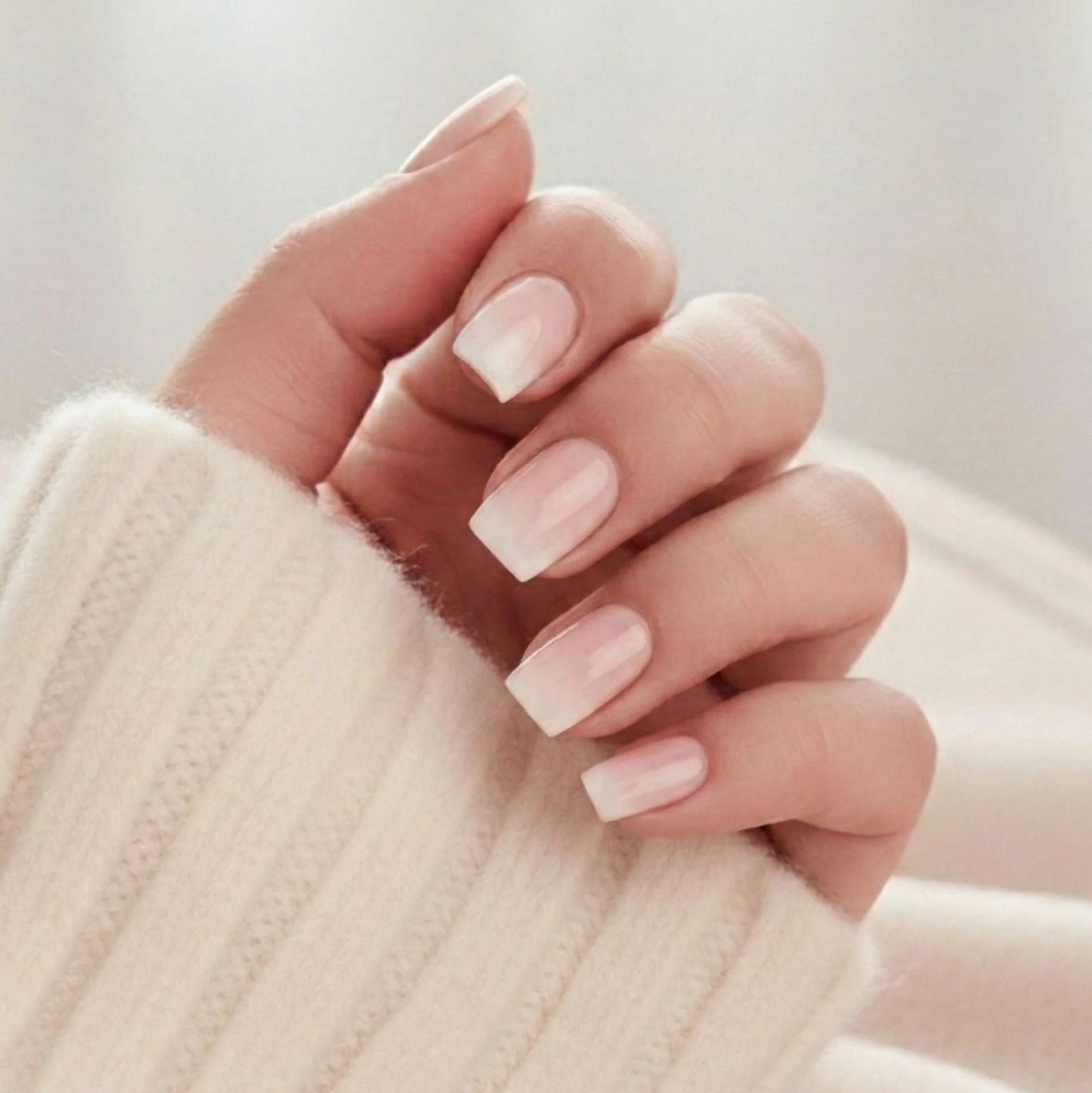 Dreamy Dip press-on naglar – fransk ombré i square form med nude bas och mjuk vit spets