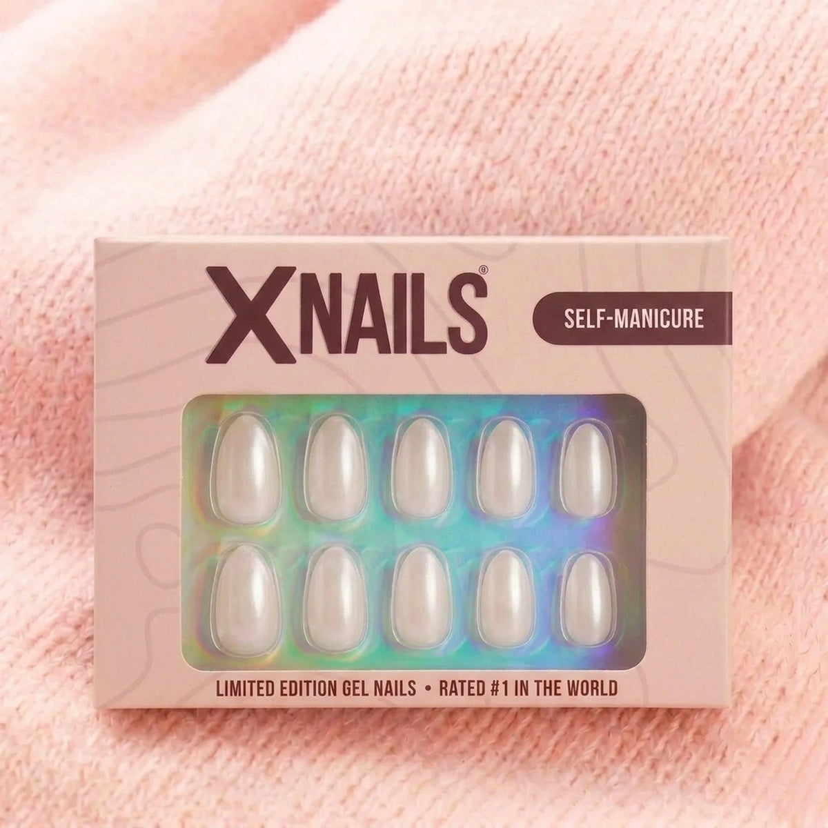 Faux ongles press-on Satin Snow dans le coffret manucure XNails