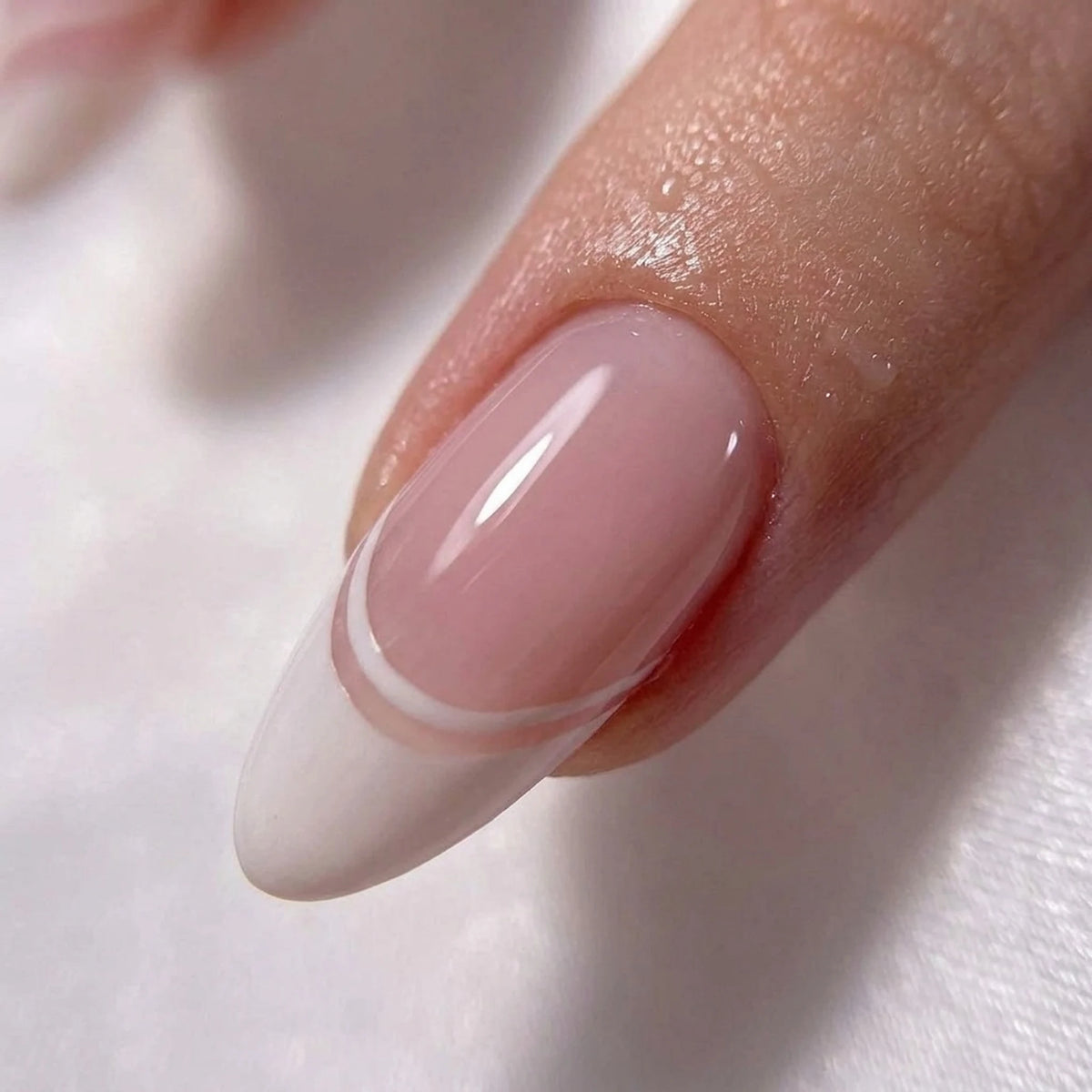 Faux ongles Winter Whirl, gros plan sur la finition